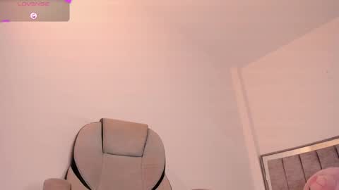 Snapshot of holly_16 chatting on June 5, 2026, 11:32 pm holly_16 online show from June 5, 2026, 11:32 pm