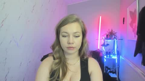 Holly online show from November 26, 2025, 8:43 pm