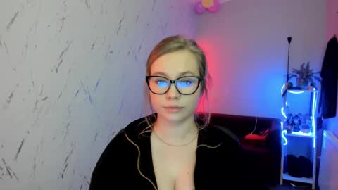 Holly online show from February 2, 2026, 8:40 pm