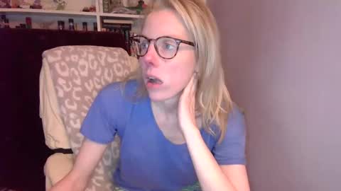 holly_bourbon online show from March 9, 2026, 11:31 pm