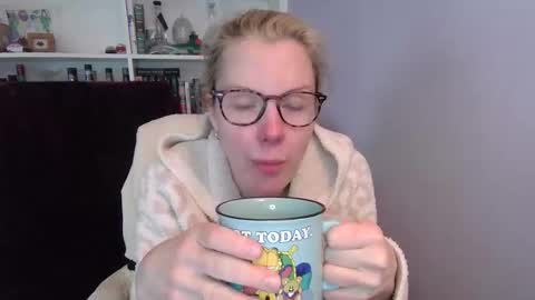 holly_bourbon online show from March 16, 2026, 7:29 pm