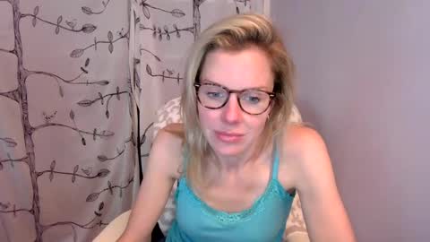 Snapshot of holly_bourbon chatting on June 12, 2026, 9:14 pm holly_bourbon online show from June 12, 2026, 9:14 pm