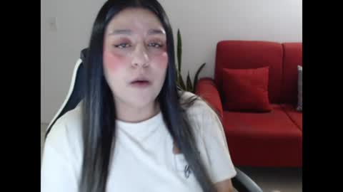 Snapshot of holly_itzel chatting on July 19, 2026, 3:10 am Itzel online show from July 19, 2026, 3:10 am