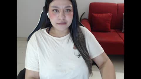 Snapshot of holly_itzel chatting on July 20, 2026, 3:54 am Itzel online show from July 20, 2026, 3:54 am