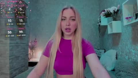 Snapshot of holly_molly8 chatting on October 30, 2025, 7:25 pm holly_molly8 online show from October 30, 2025, 7:25 pm