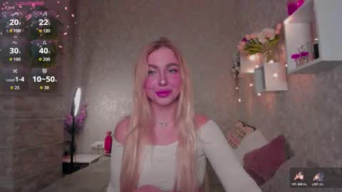holly_molly8 online show from November 16, 2025, 11:32 pm