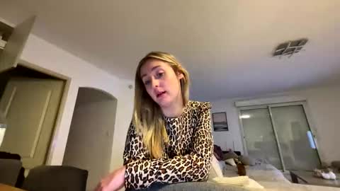 Snapshot of hollyandelon chatting on October 26, 2025, 9:31 pm hollyandelon online show from October 26, 2025, 9:31 pm