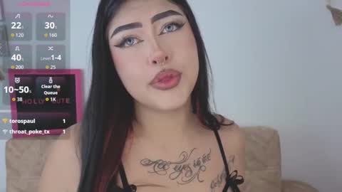 Holly online show from December 17, 2025, 7:42 pm