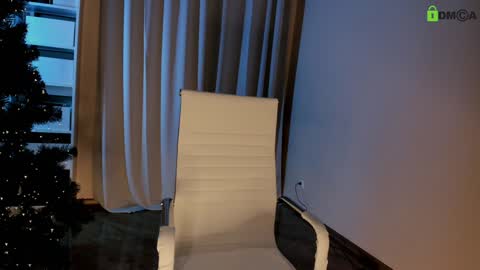 Snapshot of hollyextra chatting on December 23, 2024, 2:13 am hollyextra online show from December 23, 2024, 2:13 am