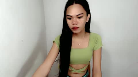 Snapshot of hollyhalo chatting on October 23, 2025, 10:30 pm hollyhalo online show from October 23, 2025, 10:30 pm