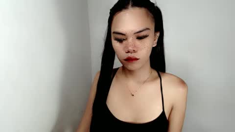Snapshot of hollyhalo chatting on October 27, 2025, 5:44 am hollyhalo online show from October 27, 2025, 5:44 am