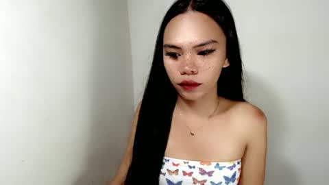 Snapshot of hollyhalo chatting on October 30, 2025, 3:24 pm hollyhalo online show from October 30, 2025, 3:24 pm