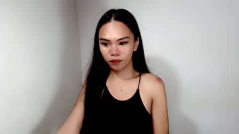 Snapshot of hollyhalo chatting on November 4, 2025, 5:56 pm hollyhalo online show from November 4, 2025, 5:56 pm