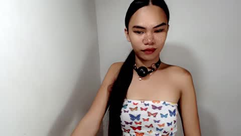 Snapshot of hollyhalo chatting on November 8, 2025, 4:23 am hollyhalo online show from November 8, 2025, 4:23 am