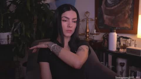 Holly Linder online show from February 5, 2026, 2:27 am