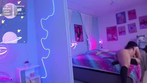 hollypeach_ online show from January 11, 2026, 4:39 am