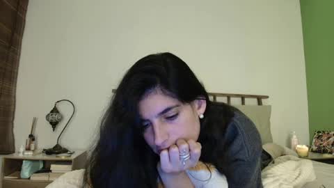 hollyshit_ online show from April 14, 2026, 2:28 am