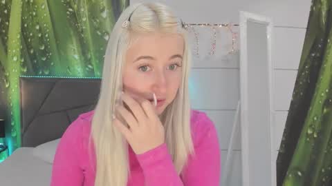 Snapshot of hollytaillor chatting on February 4, 2026, 6:30 am HollyTaillor online show from February 4, 2026, 6:30 am