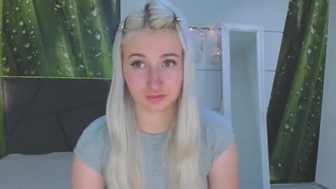 Snapshot of hollytaillor chatting on February 16, 2026, 6:20 am HollyTaillor online show from February 16, 2026, 6:20 am