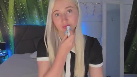 Snapshot of hollytaillor chatting on March 6, 2026, 6:43 am HollyTaillor online show from March 6, 2026, 6:43 am