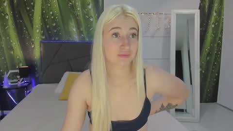 Snapshot of hollytaillor chatting on March 20, 2026, 6:29 am HollyTaillor online show from March 20, 2026, 6:29 am