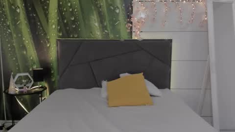 Snapshot of hollytaillor chatting on April 3, 2026, 5:38 am HollyTaillor online show from April 3, 2026, 5:38 am