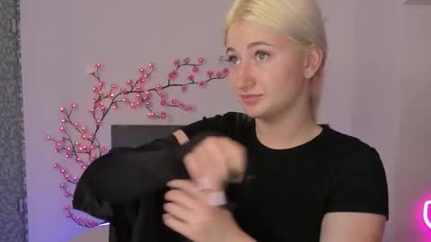 Snapshot of hollytaillor chatting on April 11, 2026, 12:31 pm HollyTaillor online show from April 11, 2026, 12:31 pm