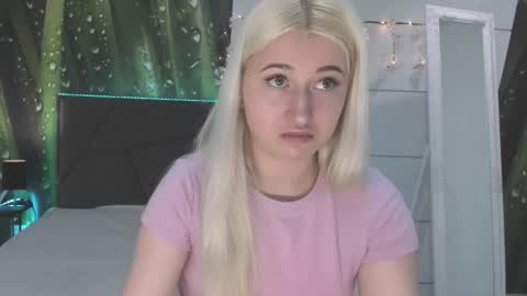 Snapshot of hollytaillor chatting on April 16, 2026, 5:30 am HollyTaillor online show from April 16, 2026, 5:30 am