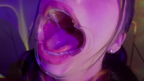 Snapshot of hollyxx_ chatting on February 10, 2026, 11:31 pm holly online show from February 10, 2026, 11:31 pm