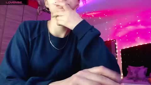 Juli online show from September 12, 2025, 3:28 am