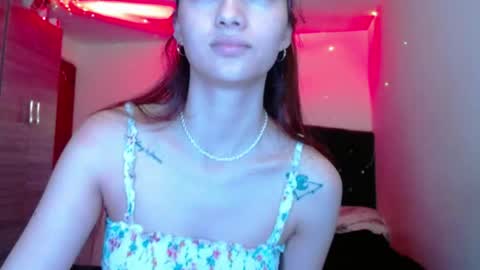 holy_julii online show from June 9, 2026, 3:29 am