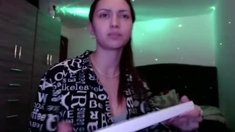 holy_julii online show from June 11, 2026, 4:43 am