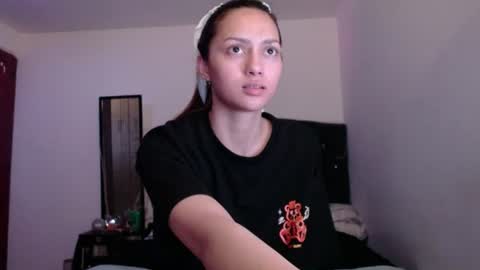 holy_julii online show from July 1, 2026, 3:52 am