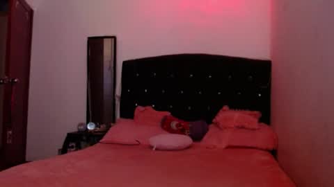 holy_julii online show from July 15, 2026, 5:12 am