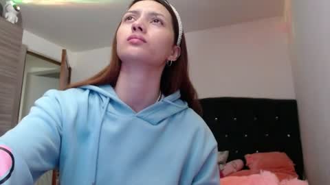 holy_julii online show from July 26, 2026, 3:36 am