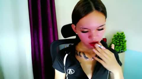 Snapshot of holy_maxine chatting on February 3, 2026, 6:40 am holy_maxine online show from February 3, 2026, 6:40 am