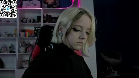 holy_mistresss online show from May 19, 2026, 7:58 am