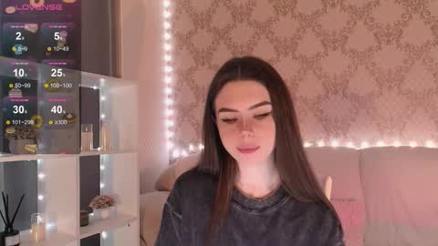 Mia online show from December 18, 2025, 3:45 am