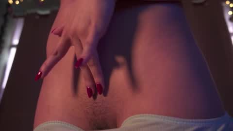 honeeeey_ online show from December 13, 2025, 8:58 pm