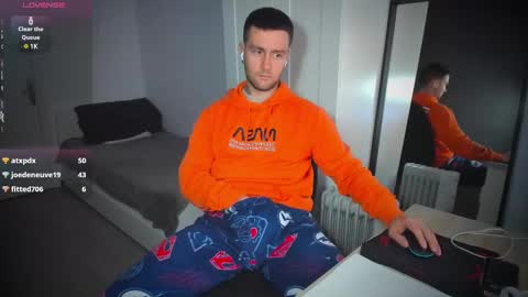 Snapshot of honestandrew chatting on March 12, 2025, 9:44 am Andrew online show from March 12, 2025, 9:44 am