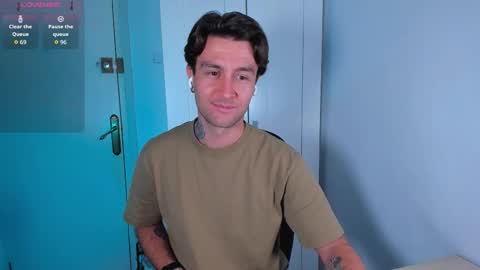 Snapshot of honestandrew chatting on October 20, 2025, 7:42 am Andrew online show from October 20, 2025, 7:42 am