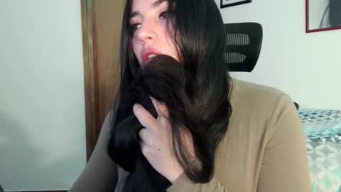 Snapshot of honey_aynur chatting on October 9, 2025, 5:55 pm Honey Aynu online show from October 9, 2025, 5:55 pm