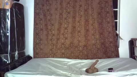 honey_beb online show from April 25, 2026, 9:56 pm