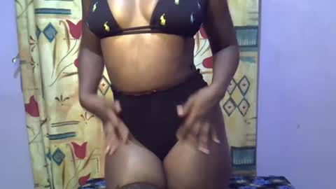 honey_beb online show from May 12, 2026, 8:50 pm