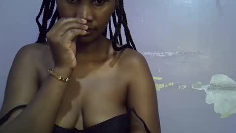 honey_beb online show from May 14, 2026, 11:39 am
