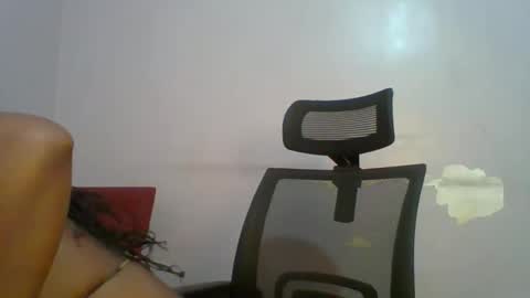 honey_beb online show from May 19, 2026, 9:15 am