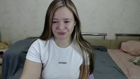 Snapshot of honey_caramelle chatting on December 19, 2024, 9:17 pm honey_caramelle online show from December 19, 2024, 9:17 pm