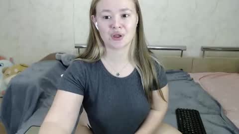 Snapshot of honey_caramelle chatting on January 11, 2025, 5:07 pm honey_caramelle online show from January 11, 2025, 5:07 pm