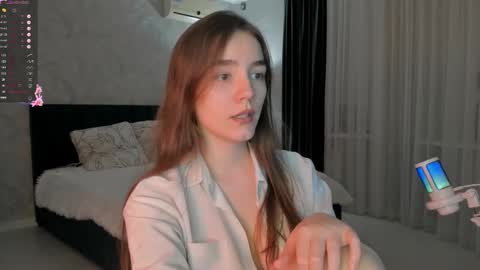 Snapshot of honey_chantal chatting on September 12, 2025, 5:13 pm Chantal online show from September 12, 2025, 5:13 pm