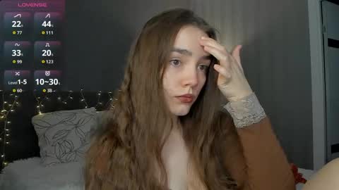 Snapshot of honey_chantal chatting on June 1, 2026, 7:37 pm Chantal online show from June 1, 2026, 7:37 pm